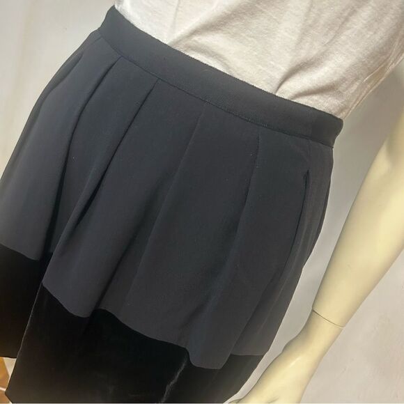 Theory Black ColorBlocked Velvet Pleated Mini Skirt - Picture 4 of 8